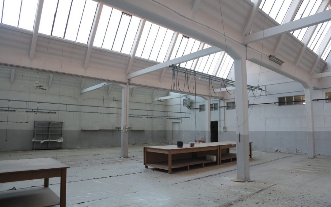 Installing Epoxy Coatings For Your Concrete Garage Floor – A Simple Guide